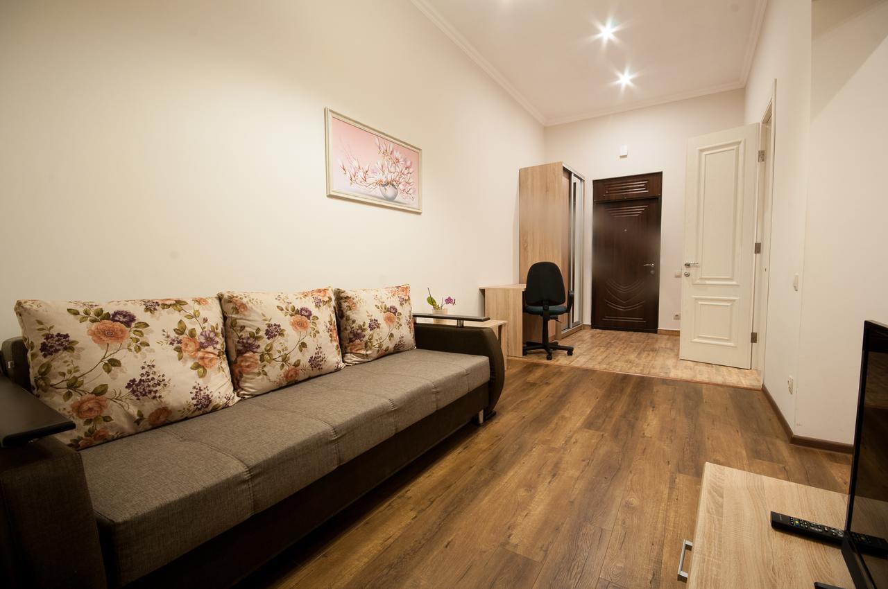 Wonderful Flat On City Center أوزهورود المظهر الخارجي الصورة
